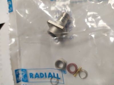 R226261000 - CONNECTEUR RADIALL R226261