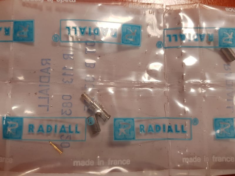 R113083020 - CONNECTEUR RADIALL