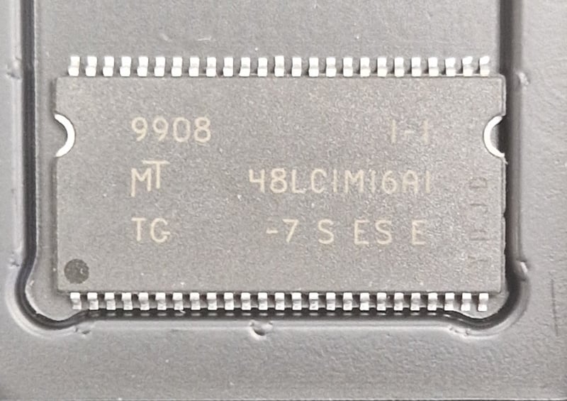 MT48LC1M16A1 - 