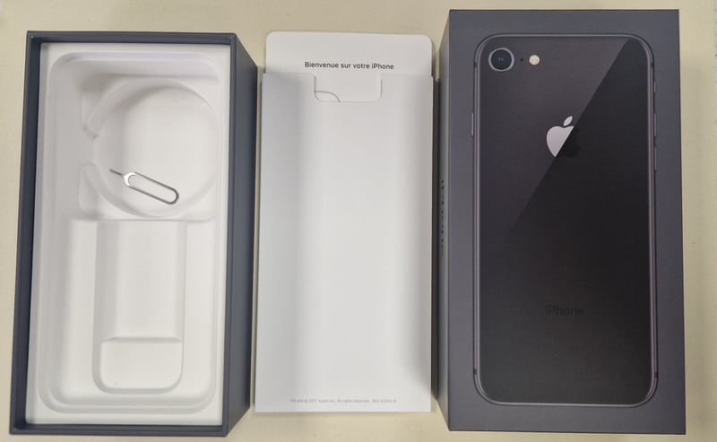Empty original box for IPhone 8 - 64Go space grey