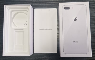 Empty original box for Iphone 8 plus silver 64 Go