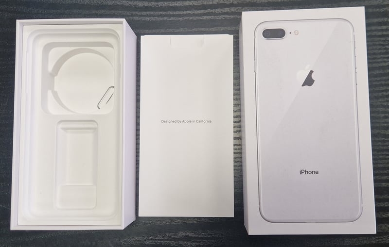 Empty original box for Iphone 8 plus silver 64 Go