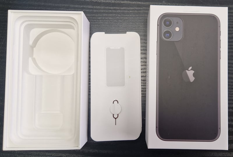 Iphone 11 Black 64Go empty original box