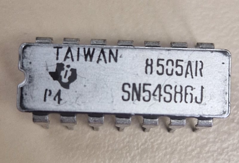 SN54S86J - Military-grade 4-channel XOR gate, operating from -55 to 125°C, in a 14-pin CDIP (J) package.