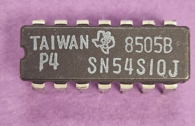 SN54S10J - triple porte NAND à 3 entrées grade militaire, DIP14