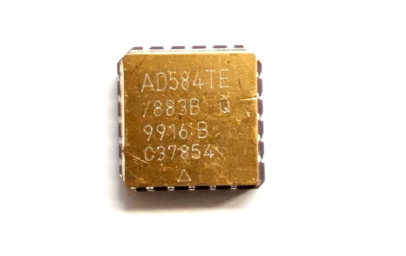 AD584TE/883B - LOG AMP MIL-STD-883 CLASS B - ICCQCC20