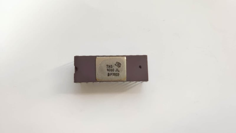TMS4060JC - CIRCUIT INTEGRE EN CERAMIQUE