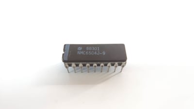NMC6504J-9 - SRAM, CERAMIQUE, DIP18