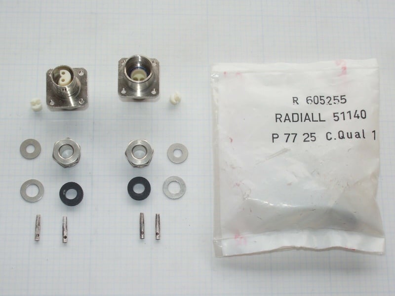 R605255000 - CONNECTEUR RF BNC POUR PLATINE R605255